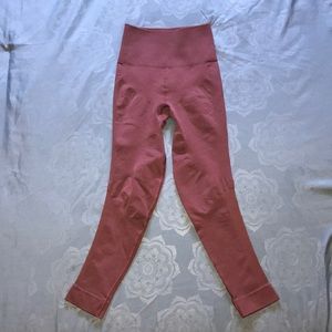 Like new, Lululemon Zone In Crop Bordeaux Drama